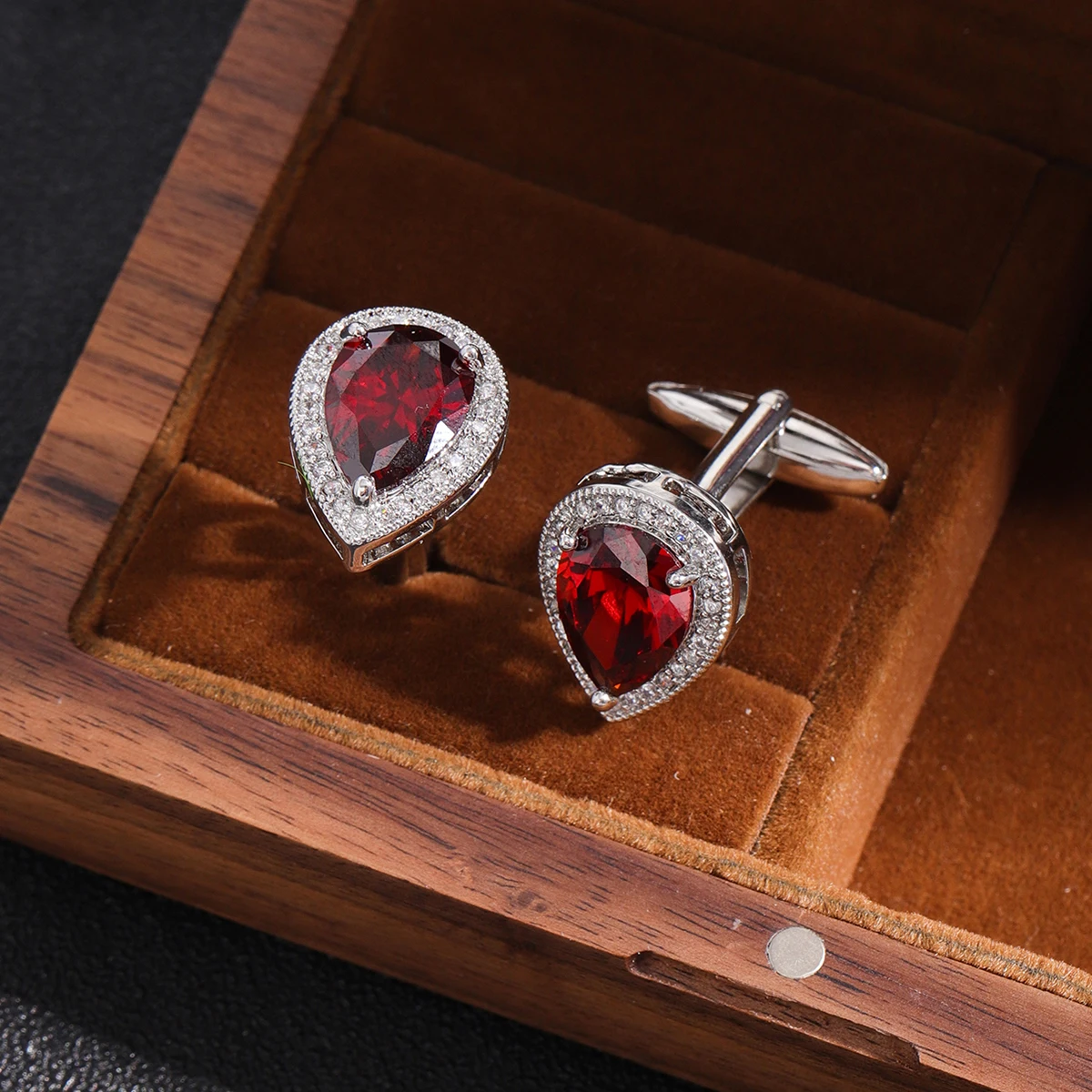 

Exquisite Men's Cufflinks Stylish Shirt Accessories and Jewelry Gifts for Grooms