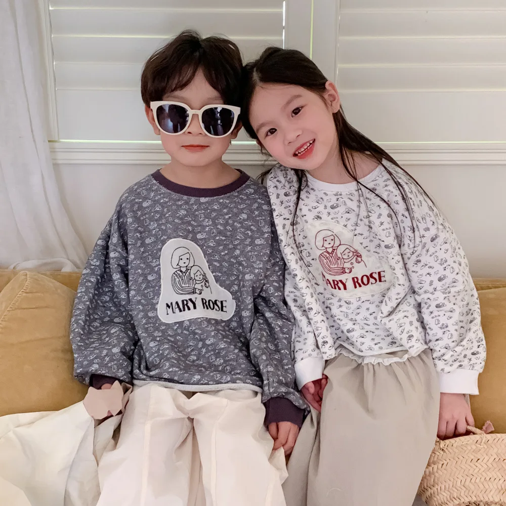 

Весенние пуловеры для маленьких девочек 2024, корейский топ с длинными рукавами и буквенным принтом для маленьких девочек, Свободная Повседневная Нижняя рубашка с нашивками для маленьких детей