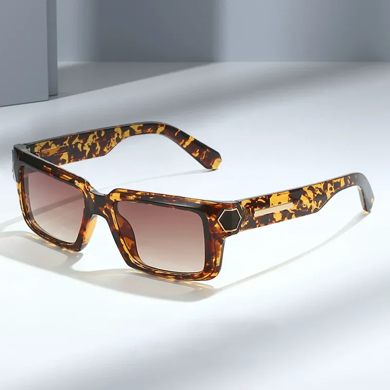 Europe and The United States New Square Frame PC Frame Sunglasses Fashion Trend Men and Women Anti-ultraviolet Sunglasses
Europe and The United States New Square Frame PC Frame Sunglasses Fashion Trend Men and Women Anti-ultraviolet Sunglasses