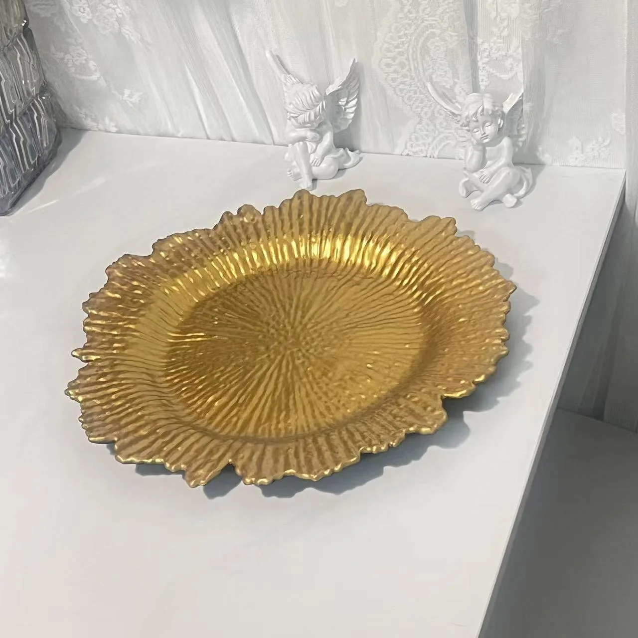 Reusable 13 Inch Gold Rim Beaded Transparent Plate Party Wedding Decoration Plastic Charger Plates
Reusable 13 Inch Gold Rim Beaded Transparent Plate Party Wedding Decoration Plastic Charger Plates
