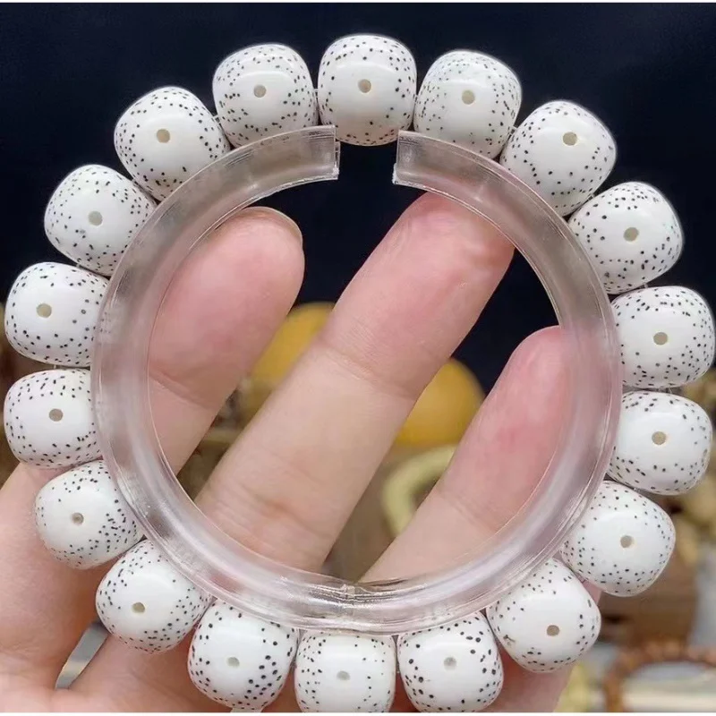 Natural Hainan Xingyue Bodhi Straight Cut Old Barrel Jade Material Bracelet
Natural Hainan Xingyue Bodhi Straight Cut Old Barrel Jade Material Bracelet