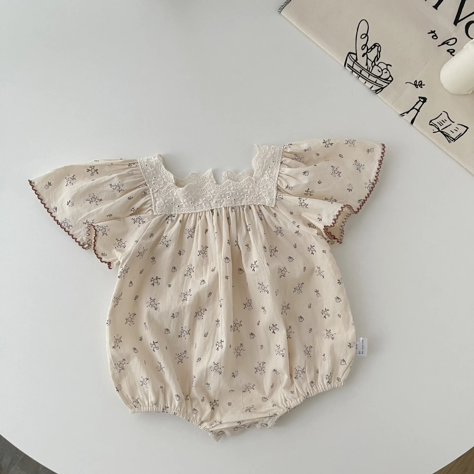 2023 Summer New Baby Girls Floral Bodysuit Lace Square Collar Infant Short Sleeve Jumpsuit Cotton Toddler Loose Onesie Clothes
2023 Summer New Baby Girls Floral Bodysuit Lace Square Collar Infant Short Sleeve Jumpsuit Cotton Toddler Loose Onesie Clothes