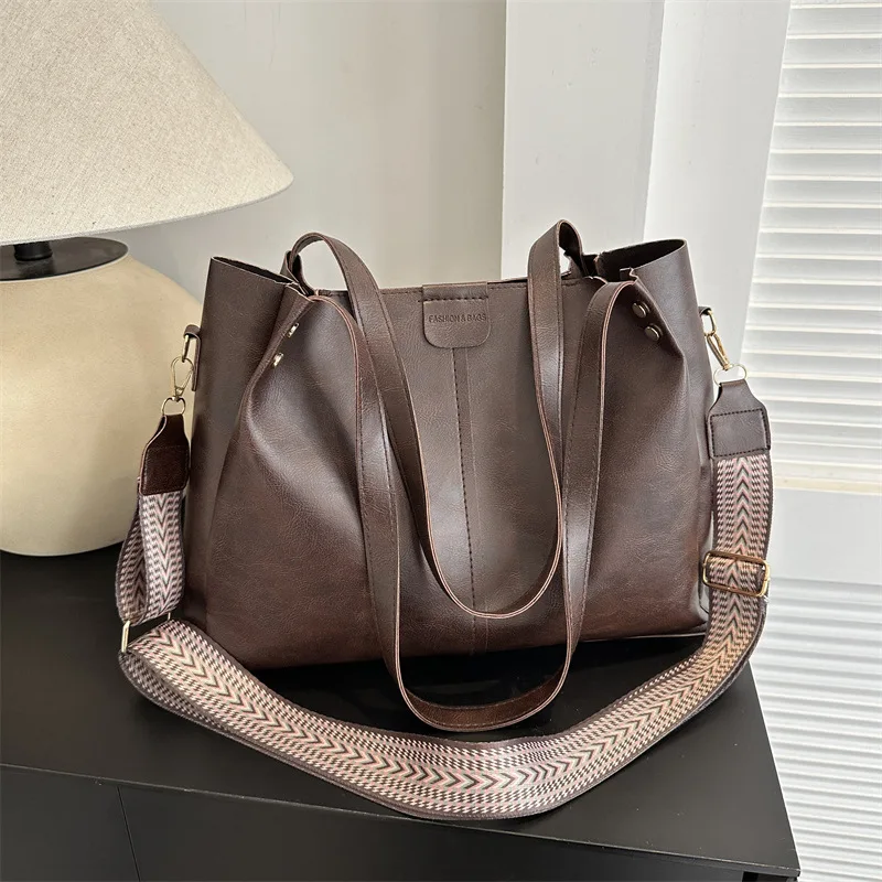 

Fashionable Retro Large Capacity Commuter Bag for Women's New Winter Texture Simple Crossbody One Shoulder Handheld Tote Bag