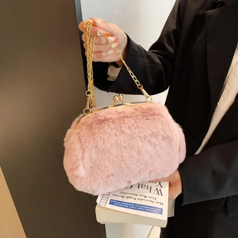 Fashion Women's Plush Clip Bags Faux Fur Evening Bag Chain Shoulder Crossbody Bags Female Winter Cuter Shell Handbags 2022 Ins
Fashion Women's Plush Clip Bags Faux Fur Evening Bag Chain Shoulder Crossbody Bags Female Winter Cuter Shell Handbags 2022 Ins