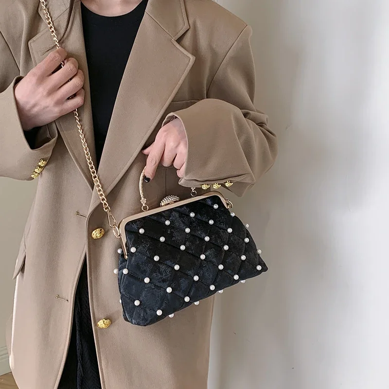 

Beading Pu Shoulder Bags Chains Women's Bags on Sale 2024 High Quality Hasp Small Square Bag Solid Fashion Crossbody Bag 여자 가방