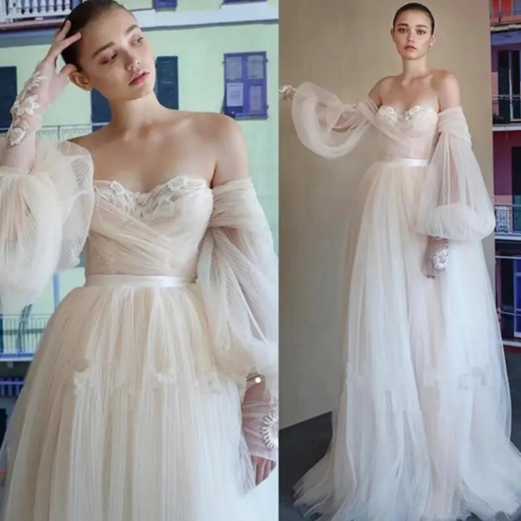 Chic Flowy Beach Wedding Gown Long Sleeve Ivory Wedding Dress Sweetheart Neck Off The Shoulder Bridal Dress Bridal Gowns
Chic Flowy Beach Wedding Gown Long Sleeve Ivory Wedding Dress Sweetheart Neck Off The Shoulder Bridal Dress Bridal Gowns