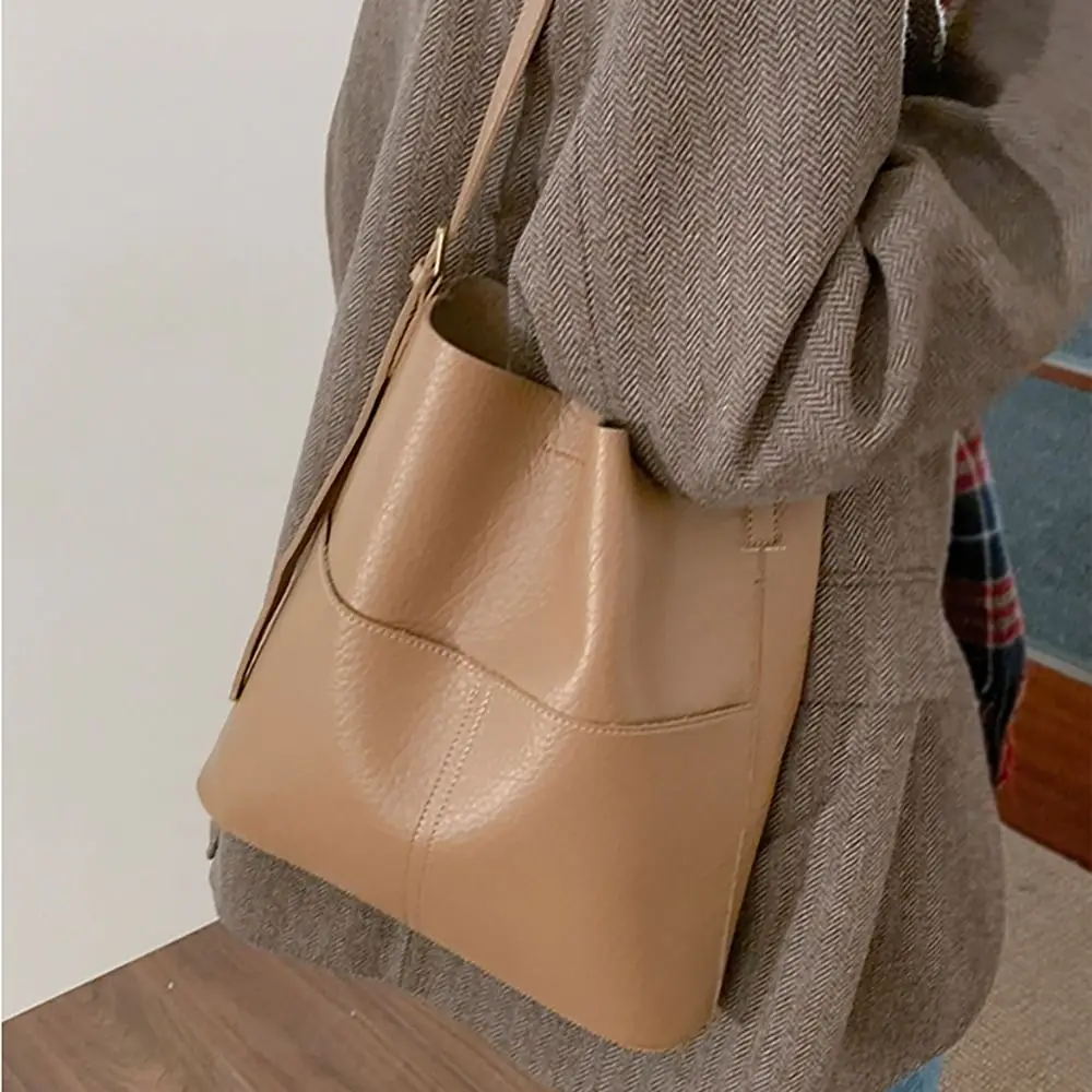 PU Crossbody Bag 2023 New Magnetic Buckle Large Capacity Bucket Handbag Single Shoulder Bag Daily Collocation
PU Crossbody Bag 2023 New Magnetic Buckle Large Capacity Bucket Handbag Single Shoulder Bag Daily Collocation