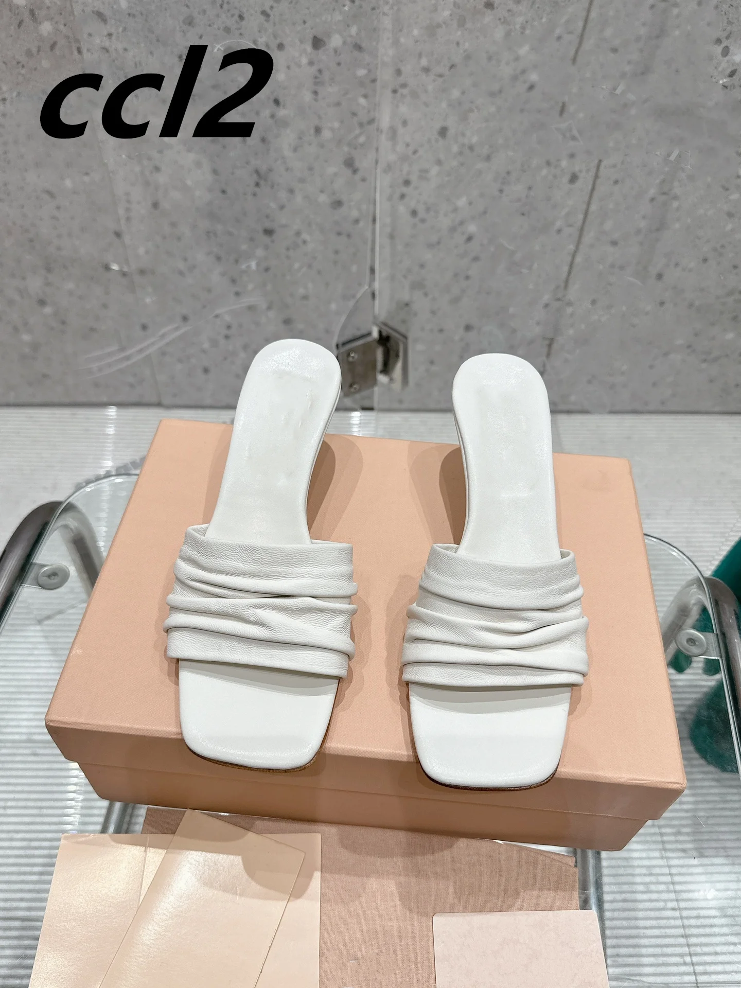 24 years spring and summer fashion new slippers, ladies slippers, sheepskin fabric, heel height 5.5cm, size34-41
24 years spring and summer fashion new slippers, ladies slippers, sheepskin fabric, heel height 5.5cm, size34-41