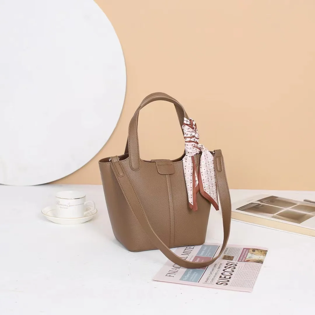 Ladies Handbag Cowhide Crossbody Shoulder Bags Genuine Cow Leather Fashion Women Bucket Handbags Purse with Ribbon
Ladies Handbag Cowhide Crossbody Shoulder Bags Genuine Cow Leather Fashion Women Bucket Handbags Purse with Ribbon