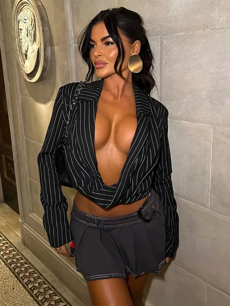 Fashion Sexy Women's Striped Blazer Coat Casual Long Sleeve Hollow Out Short Jackets Night Club Streetwear Black Suit Crop Top
Fashion Sexy Women's Striped Blazer Coat Casual Long Sleeve Hollow Out Short Jackets Night Club Streetwear Black Suit Crop Top