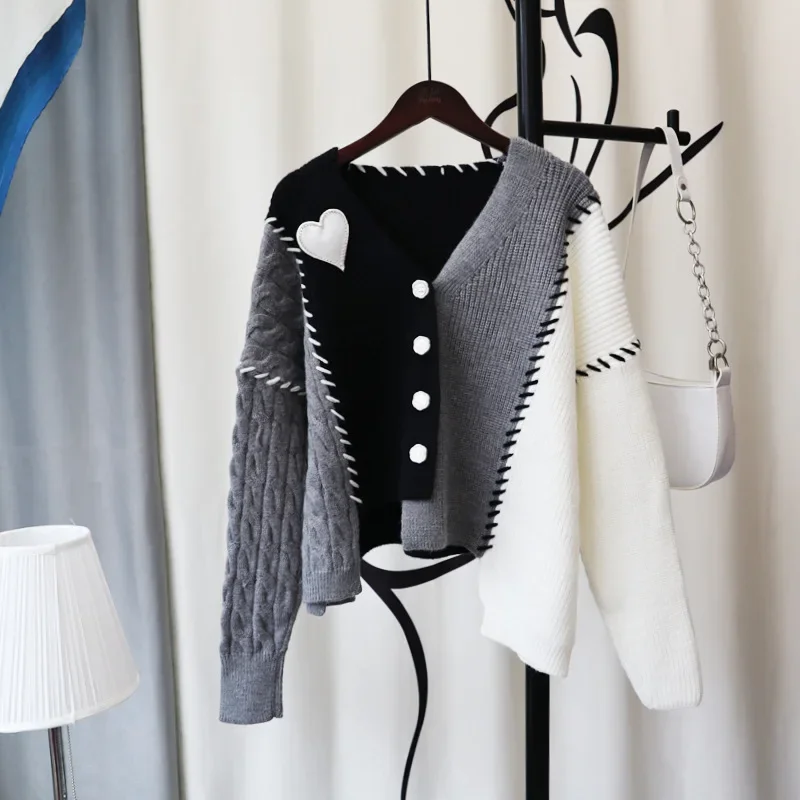 VANOVICH Irregular Love Design Knitted Cardigan Temperament Women's Autumn and Winter 2024 New Korean Style Loose Sweater Coat
VANOVICH Irregular Love Design Knitted Cardigan Temperament Women's Autumn and Winter 2024 New Korean Style Loose Sweater Coat