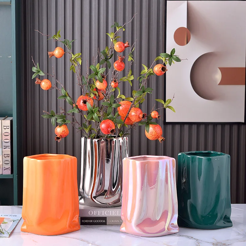 Home decoration cloth bag ceramic vase net red light luxury pleated electroplating crafts golden silver flower arrangement
Home decoration cloth bag ceramic vase net red light luxury pleated electroplating crafts golden silver flower arrangement