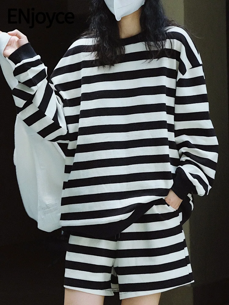 Женский свитшот в полоску ENjoyce, Повседневный пуловер в Корейском стиле с длинным рукавом, топ в уличном стиле, Y2K, весна 2024, модная одежда, топы с длинным рукавом, бесплатная доставка женская одежда
Женский свитшот в полоску ENjoyce, Повседневный пуловер в Корейском стиле с длинным рукавом, топ в уличном стиле, Y2K, весна 2024, модная одежда, топы с длинным рукавом, бесплатная доставка женская одежда