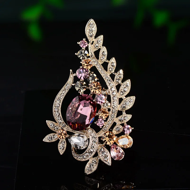 

European Fashion Imitation Crystal Women Brooches Luxe Design Dress Corsage Accessories Pin Party Jewelry Female Broche Gift