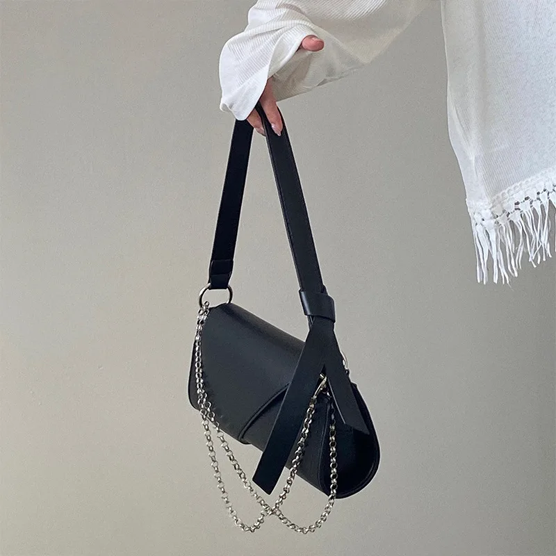 Niche design, black trend chain, new versatile and fashionable foreign handbag, shoulder crossbody bag
Niche design, black trend chain, new versatile and fashionable foreign handbag, shoulder crossbody bag
