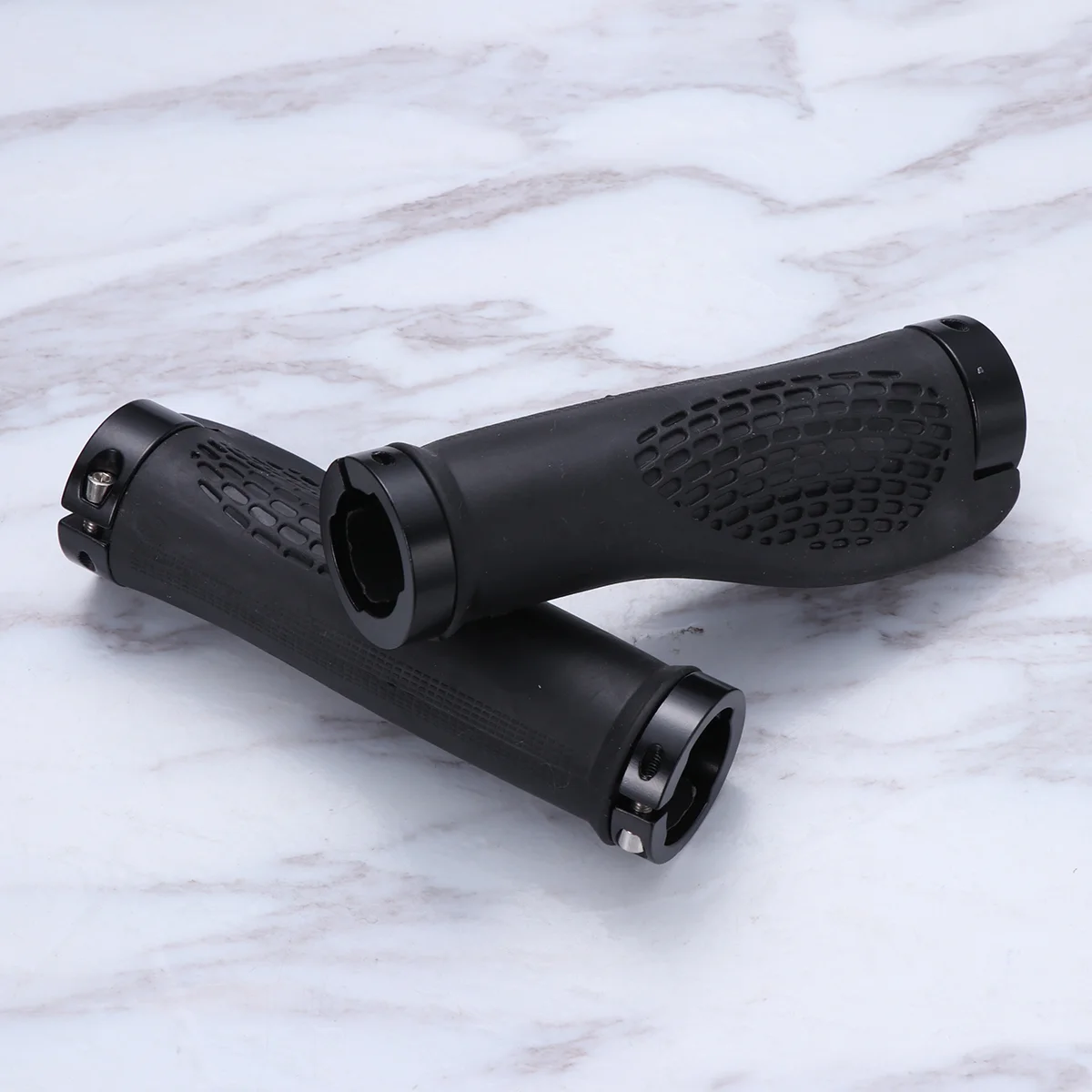 One Pair Comfortable Anti-Skid Ergonomic Design Durable Skidproof Handle Bar Grips Honeycomb Lockable Bicycle Handlebar Grips
One Pair Comfortable Anti-Skid Ergonomic Design Durable Skidproof Handle Bar Grips Honeycomb Lockable Bicycle Handlebar Grips
