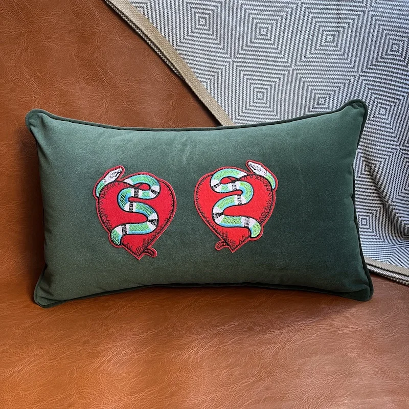 Luxury Dark Green Velvet Love Red Heart Snakes Patchwork Embroidery Cushion Cover Decorative Pillow Case Sofa Coussin
Luxury Dark Green Velvet Love Red Heart Snakes Patchwork Embroidery Cushion Cover Decorative Pillow Case Sofa Coussin