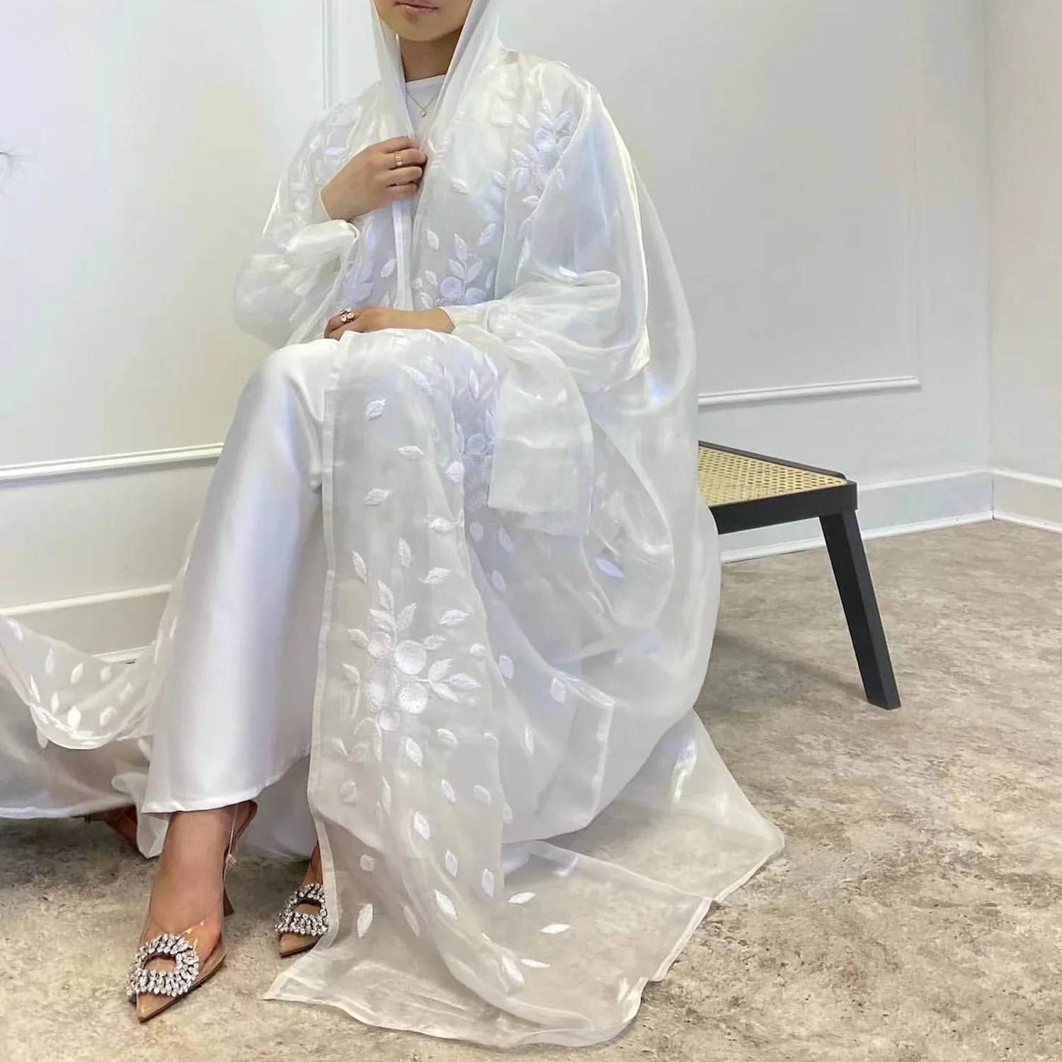 White Open Abayas for Muslim Women Kimono Abaya Satin Luxury Embroidery Bubble Sleeves Summer Turkey Dress Dubai Islam Kaftan
White Open Abayas for Muslim Women Kimono Abaya Satin Luxury Embroidery Bubble Sleeves Summer Turkey Dress Dubai Islam Kaftan