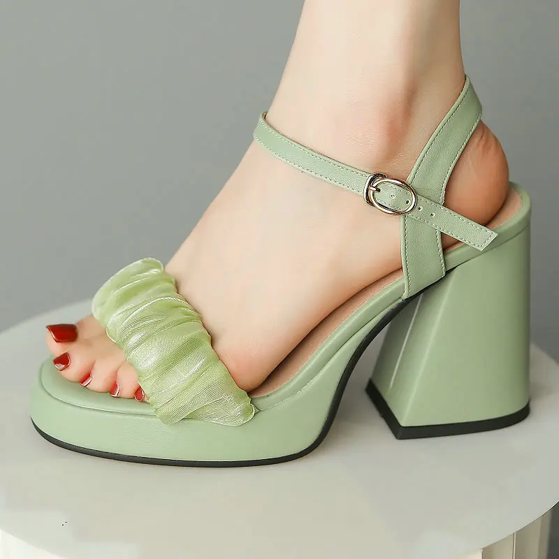 Новинка лета 2023, искусственная зеленая плиссированная обувь на ремешке, женская обувь с открытым носком на массивном высоком каблуке, богемные сандалии на каблуке
Новинка лета 2023, искусственная зеленая плиссированная обувь на ремешке, женская обувь с открытым носком на массивном высоком каблуке, богемные сандалии на каблуке