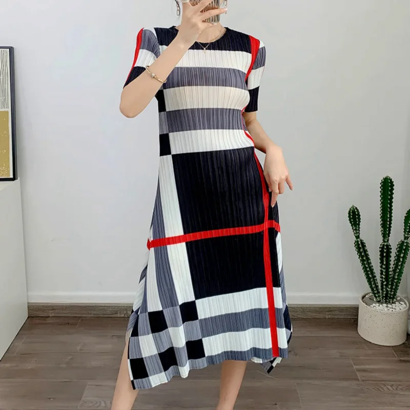 

Miyake Pleated Plaid Dress of 2023 New Summer Age Reducing Slim and Flesh Covering Skirt Temperament Large Print Dresses Women