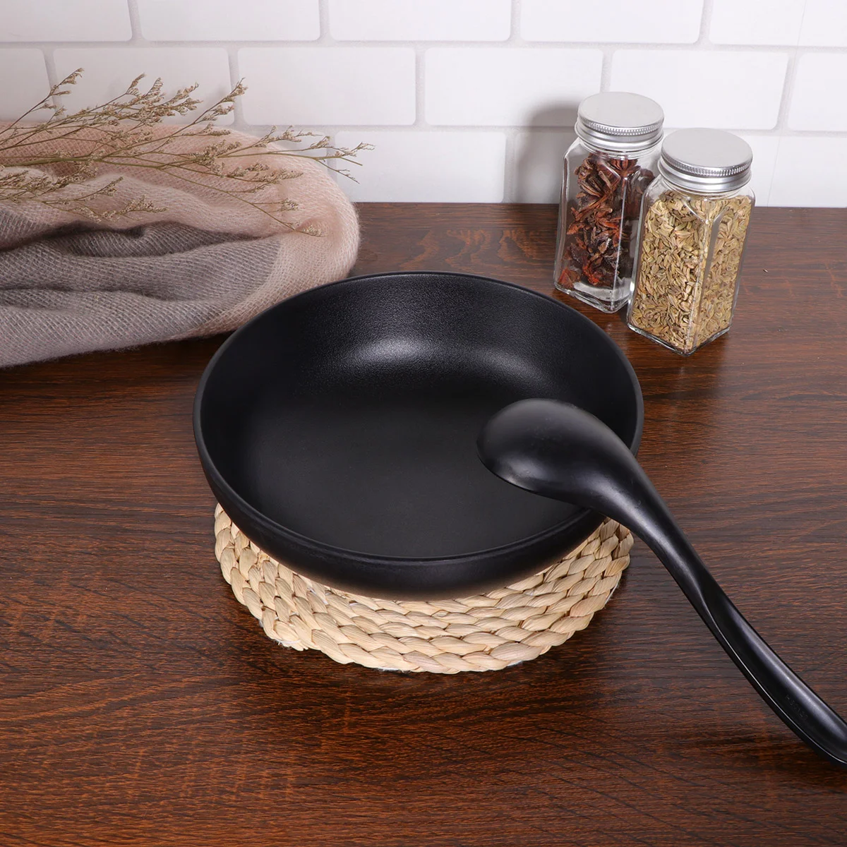 A5 Melamine Tableware Bowl Japanese Style Ramen Bowl Black Porcelain Imitation Porcelain Noodle Container For Home (Only 1pc)
A5 Melamine Tableware Bowl Japanese Style Ramen Bowl Black Porcelain Imitation Porcelain Noodle Container For Home (Only 1pc)