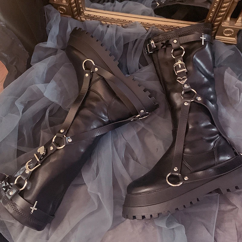 Punk Belt Fasten Heart Buckle Knee Boots Round Toe Thick Platform Sole Black Leather Woman Chelsea Booties zapatos mujer
Punk Belt Fasten Heart Buckle Knee Boots Round Toe Thick Platform Sole Black Leather Woman Chelsea Booties zapatos mujer