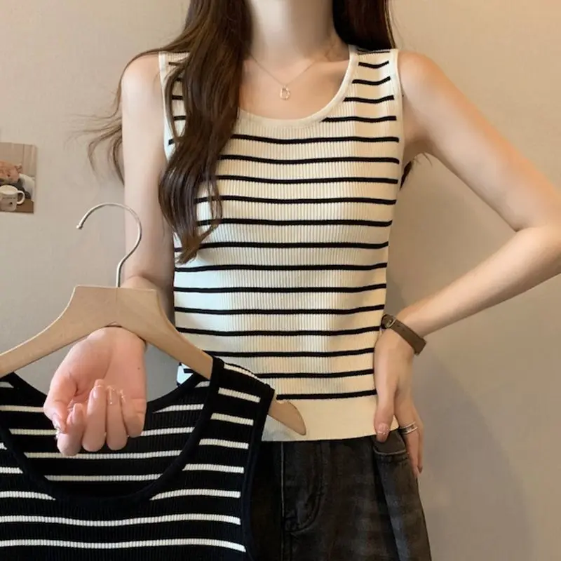 2024 Women Summer New Fashion Striped O-neck Vest Top Female Loose Sleeveless Tops Ladies Thin Casual Knitted Tanks Tops H31
2024 Women Summer New Fashion Striped O-neck Vest Top Female Loose Sleeveless Tops Ladies Thin Casual Knitted Tanks Tops H31