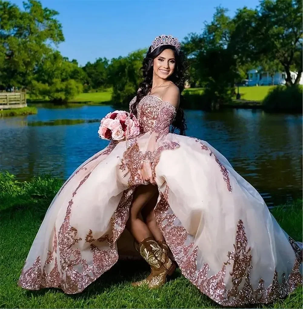 Rose Gold Sequins Quinceanera Dresses Applique Sweetheart Neckline Prom Ball Gown Puffy Ruffles Vestidos Formal Dresses Custom
Rose Gold Sequins Quinceanera Dresses Applique Sweetheart Neckline Prom Ball Gown Puffy Ruffles Vestidos Formal Dresses Custom