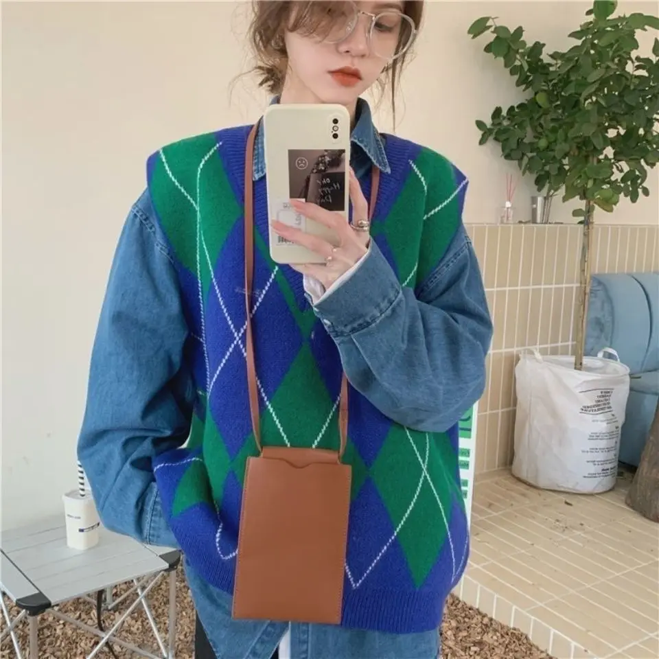 Women Wool Pullover V-neck Vest Knitwear Fashionable Casual Vest Comfortable And Soft Classic Style E1161
Women Wool Pullover V-neck Vest Knitwear Fashionable Casual Vest Comfortable And Soft Classic Style E1161
