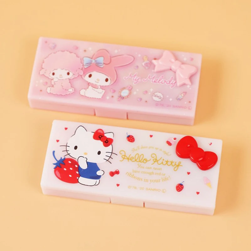 Kawaii Sanrios мультфильм Hello Kitty аниме Моя Мелодия милые Креативные окрашенные водонепроницаемые косметические ватные палочки портативные коробки для хранения
Kawaii Sanrios мультфильм Hello Kitty аниме Моя Мелодия милые Креативные окрашенные водонепроницаемые косметические ватные палочки портативные коробки для хранения