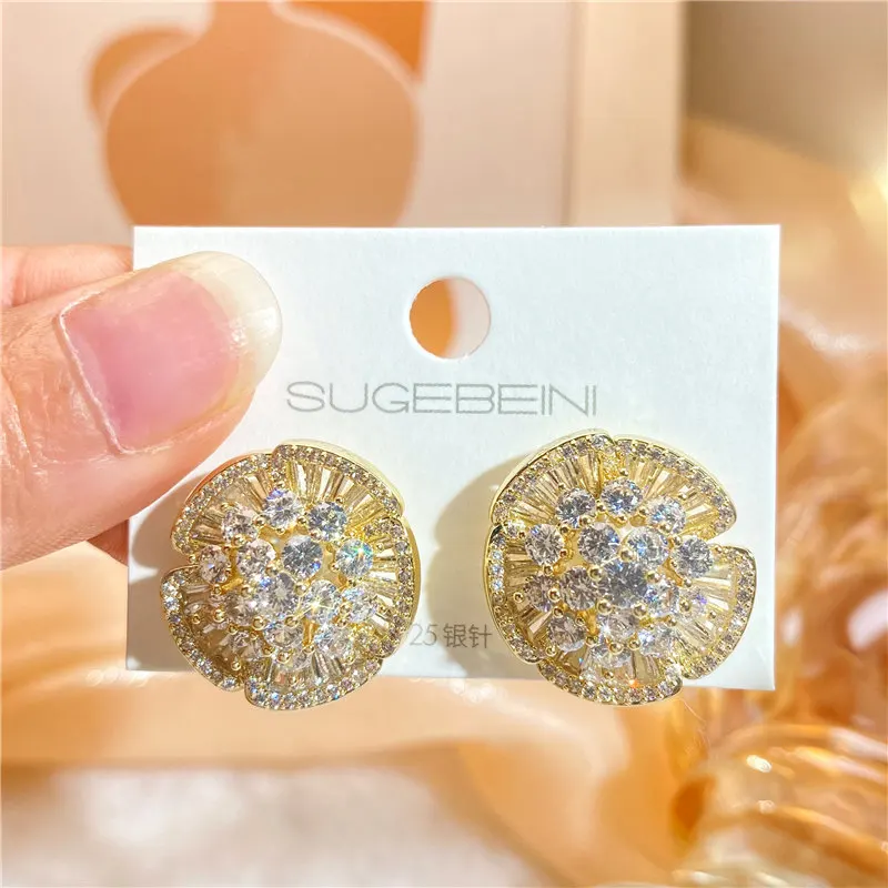 

JUWANG New Korean Fashion Inlaid Petals Zircon Earrings For Women Gold Advanced Exquisite Light Luxury Jewelry Accessories 2023