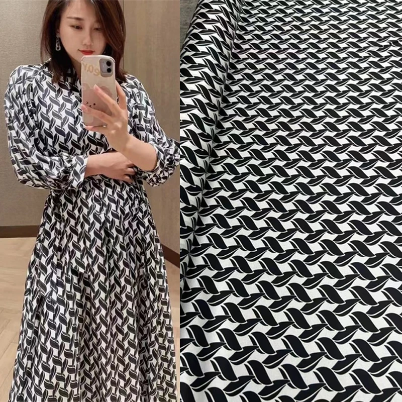 Fashion Classic Silk Fabric High Grade 21 Mm Elastic Twill Brand Designer Shirt Dress Half Skirt Set Qipao Sewing Fabric Woven
Fashion Classic Silk Fabric High Grade 21 Mm Elastic Twill Brand Designer Shirt Dress Half Skirt Set Qipao Sewing Fabric Woven