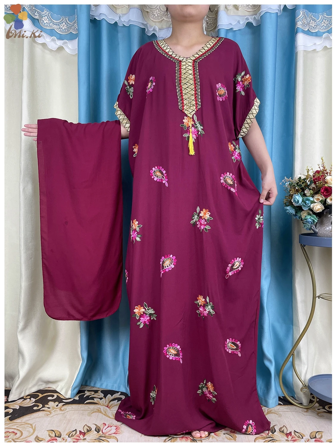 Muslim Dress African Abayas Women Fashion Print Embroider Dress Short Sleeve Nigerian Dress Paired with Scarf Casual Clothing
Muslim Dress African Abayas Women Fashion Print Embroider Dress Short Sleeve Nigerian Dress Paired with Scarf Casual Clothing