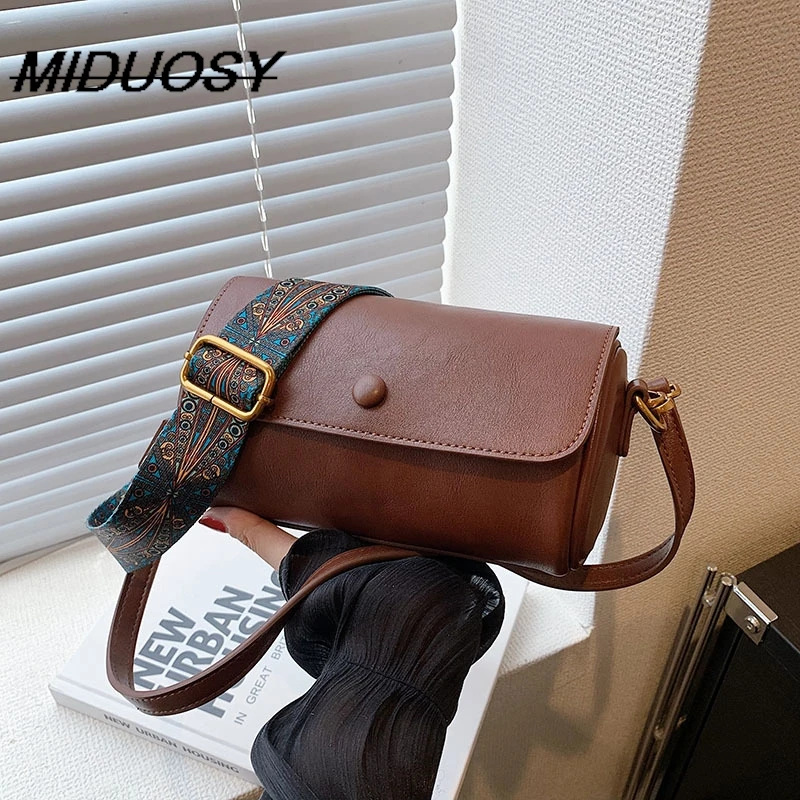 Retro Small Bags Female Niche 2023 New Trendy All-Match Broadband Shoulder Messenger Bag Solid Color Casual round Bag
Retro Small Bags Female Niche 2023 New Trendy All-Match Broadband Shoulder Messenger Bag Solid Color Casual round Bag