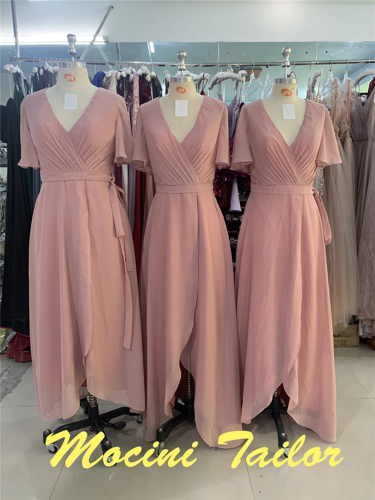 Dusty Pink Chiffon Bridesmaid Dress 2024 Long V-neck Pleated Split Short Sleeve Customizable Fashion Luckgirls Mocini Tailor
Dusty Pink Chiffon Bridesmaid Dress 2024 Long V-neck Pleated Split Short Sleeve Customizable Fashion Luckgirls Mocini Tailor