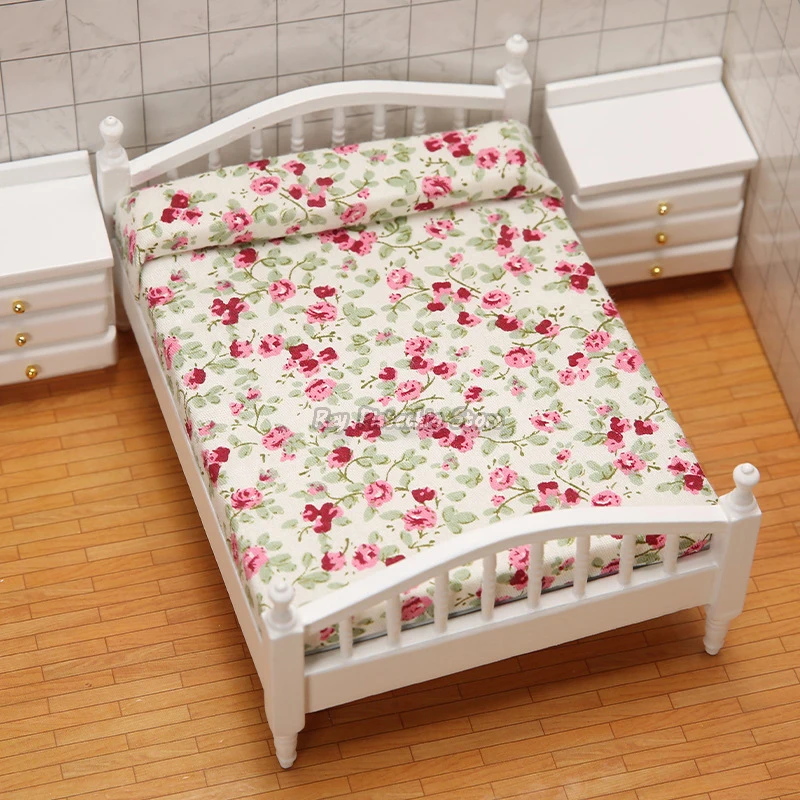 Retro 1:12 Doll Mini Wood Furniture Dollhouse Miniature Bedroom Decor Bedside Table Floral Stripe Double Bed Set Girls Toy Gifts
Retro 1:12 Doll Mini Wood Furniture Dollhouse Miniature Bedroom Decor Bedside Table Floral Stripe Double Bed Set Girls Toy Gifts