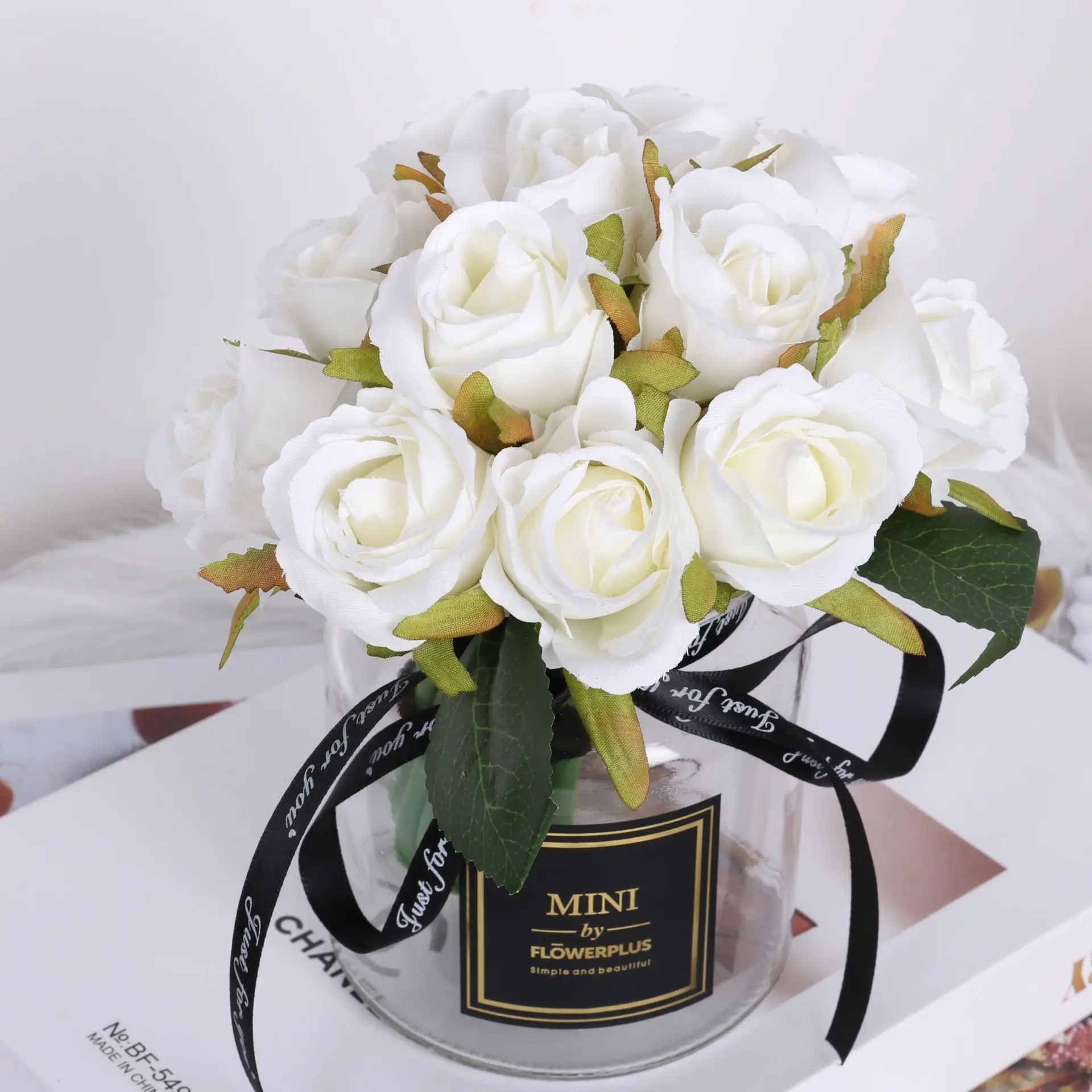 Artificial Silk Small Roses Bouquet Wedding Bride Holding Flowers Photography Props Home Garden Flower Arrangement Decoration
Artificial Silk Small Roses Bouquet Wedding Bride Holding Flowers Photography Props Home Garden Flower Arrangement Decoration