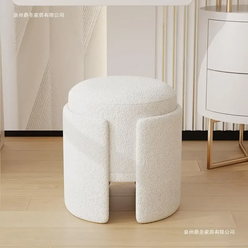 Light luxury lamb plush makeup stool, small unit type dressing bedroom, household dressing table stool
Light luxury lamb plush makeup stool, small unit type dressing bedroom, household dressing table stool