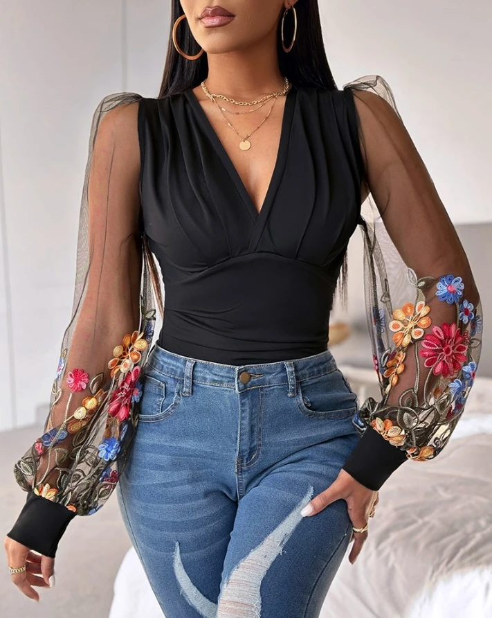 2024 Fashion Women Blouse Tops Sexy V Neck Floral Embroidery Pattern Sheer Mesh Patch Long Sleeve Ruched Skinny Tee Top
2024 Fashion Women Blouse Tops Sexy V Neck Floral Embroidery Pattern Sheer Mesh Patch Long Sleeve Ruched Skinny Tee Top