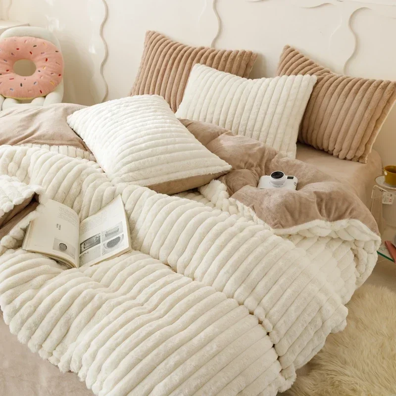 High-end Thicken Plush Bedding Set for Winter Autumn Warm Artificial Rabbit Velvet Duvet Cover Set for 4 Pcs Warmth Bedding Sets
High-end Thicken Plush Bedding Set for Winter Autumn Warm Artificial Rabbit Velvet Duvet Cover Set for 4 Pcs Warmth Bedding Sets