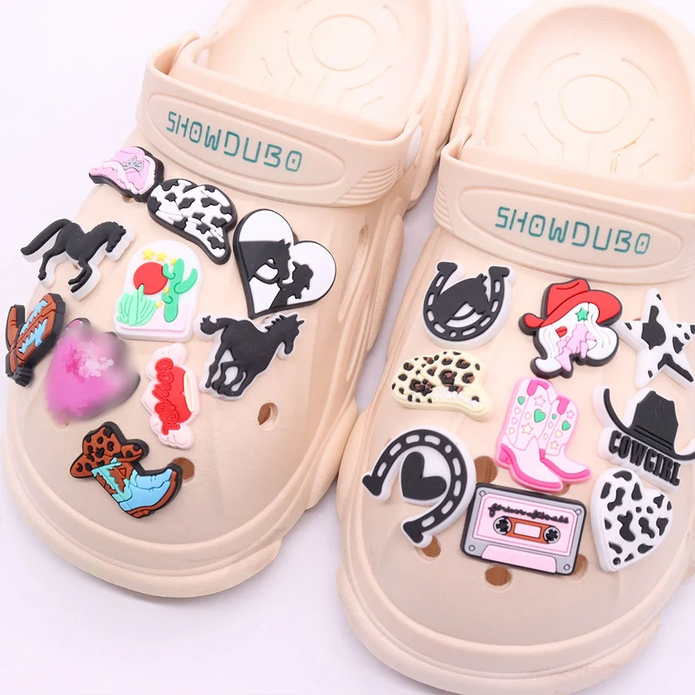 Wholesale 50pcs PVC Shoe Charms Cowboy Hat Cowboy Boot Horseshoe Accessories DIY Shoe Decorations For Croc Jibz Kids X-mas Gift
Wholesale 50pcs PVC Shoe Charms Cowboy Hat Cowboy Boot Horseshoe Accessories DIY Shoe Decorations For Croc Jibz Kids X-mas Gift