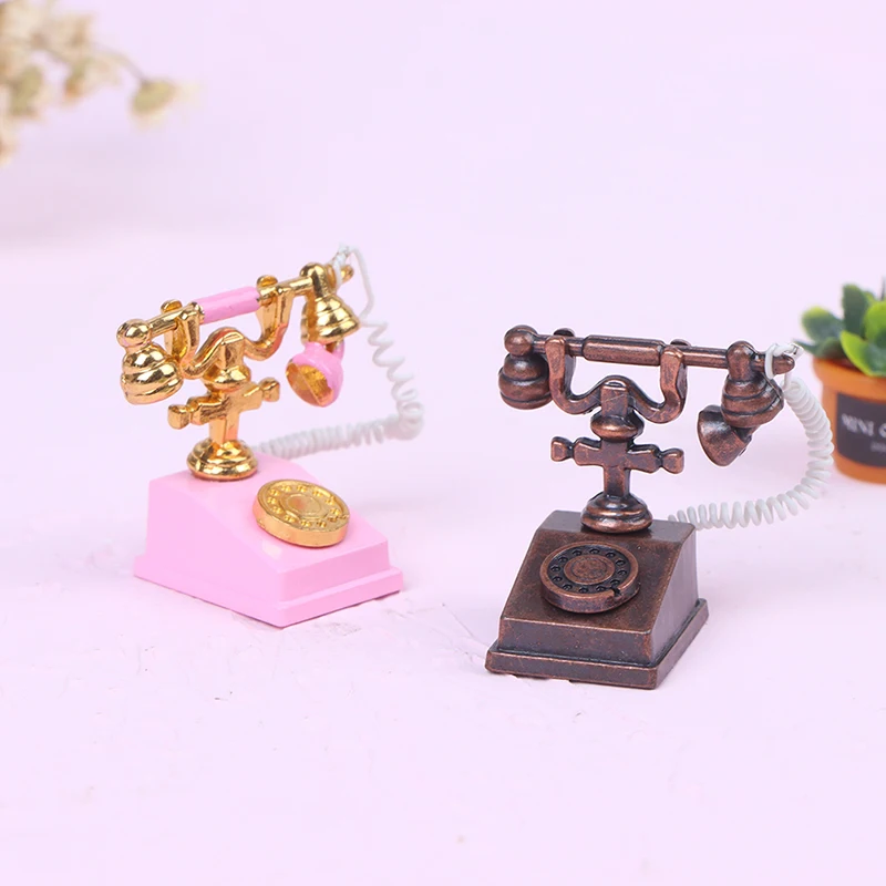 Коллекция 1/12 года, миниатюрный античный кукольный домик из сплава, имитация телефона, мебель, Ретро модель игрушки
Коллекция 1/12 года, миниатюрный античный кукольный домик из сплава, имитация телефона, мебель, Ретро модель игрушки