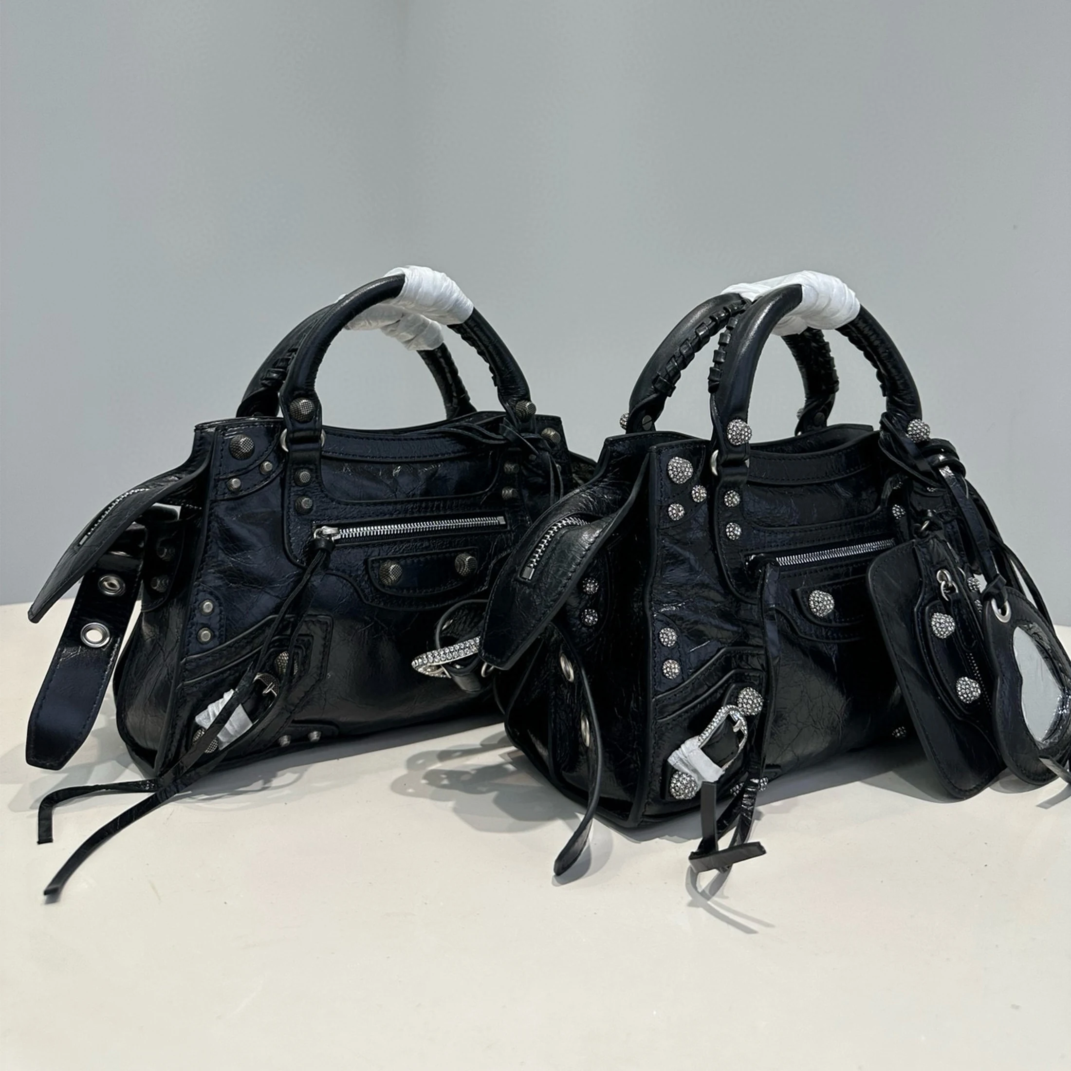 

NIGO Men's And Women's Fashion Trend Black Metal Accessories Handbag Diagonal Hanging Bag Ngvp #nigo7924