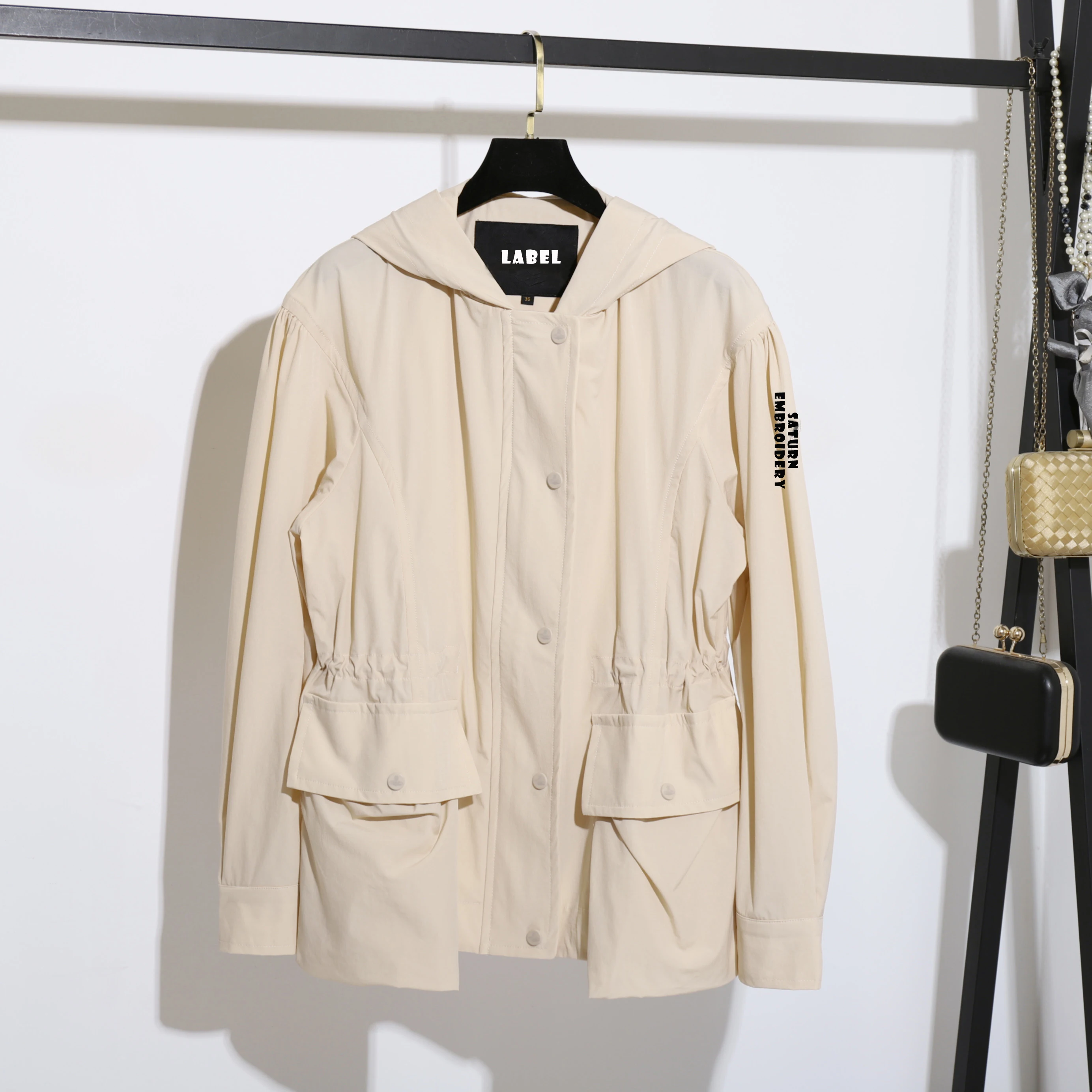 Autumn Winter Saturn Embroidery Women Hooded Outdoor Jackets Single Breasted Large Pocket High Street Trench Coat
Autumn Winter Saturn Embroidery Women Hooded Outdoor Jackets Single Breasted Large Pocket High Street Trench Coat
