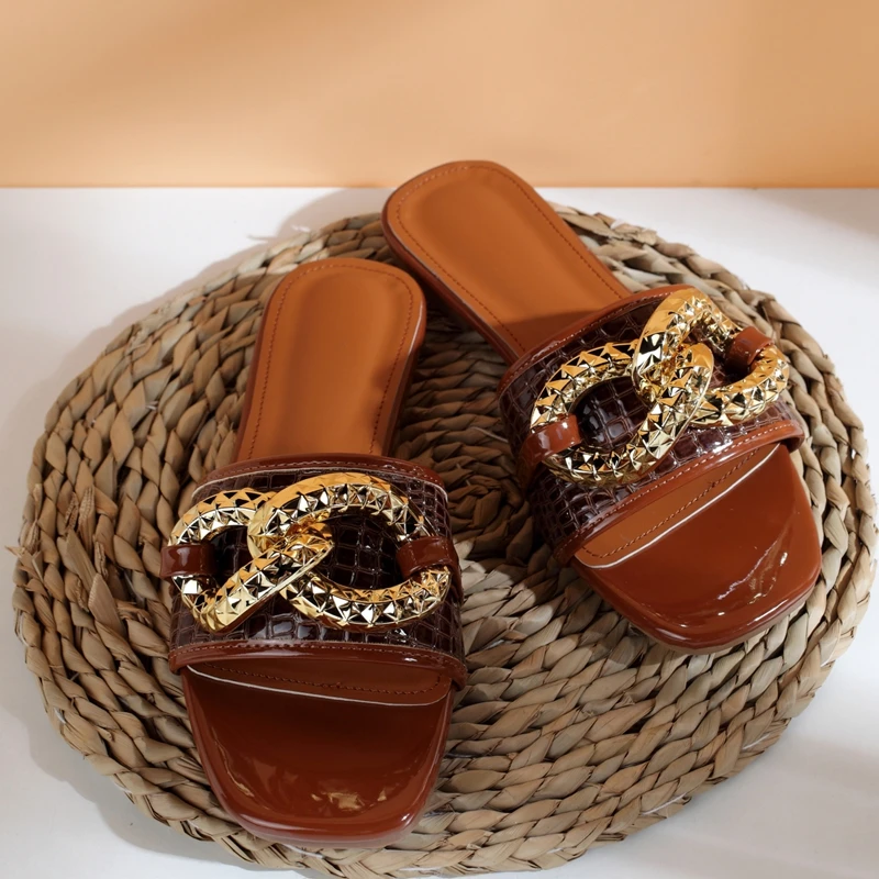 Retro Crystal Metal Buckle Women Slippers Sandals Summer Flats Shoes Snake Print Sexy Fashion Slides Loafers Casual Flip Flops
Retro Crystal Metal Buckle Women Slippers Sandals Summer Flats Shoes Snake Print Sexy Fashion Slides Loafers Casual Flip Flops