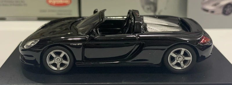 1/64 KYOSHO GT Roadster LM F1 RACING Collection of die-cast alloy car decoration model toys
1/64 KYOSHO GT Roadster LM F1 RACING Collection of die-cast alloy car decoration model toys