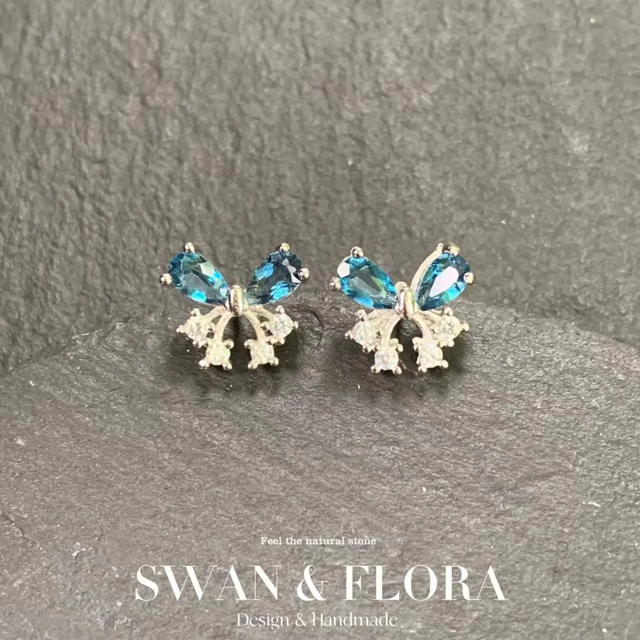 Genuine Natural Blue Topaz 925 Sterling Silver Stud Earrings for women Jewelry Gift 1.4ct Ocean Blue Topaz Oval Pave CZ
Genuine Natural Blue Topaz 925 Sterling Silver Stud Earrings for women Jewelry Gift 1.4ct Ocean Blue Topaz Oval Pave CZ