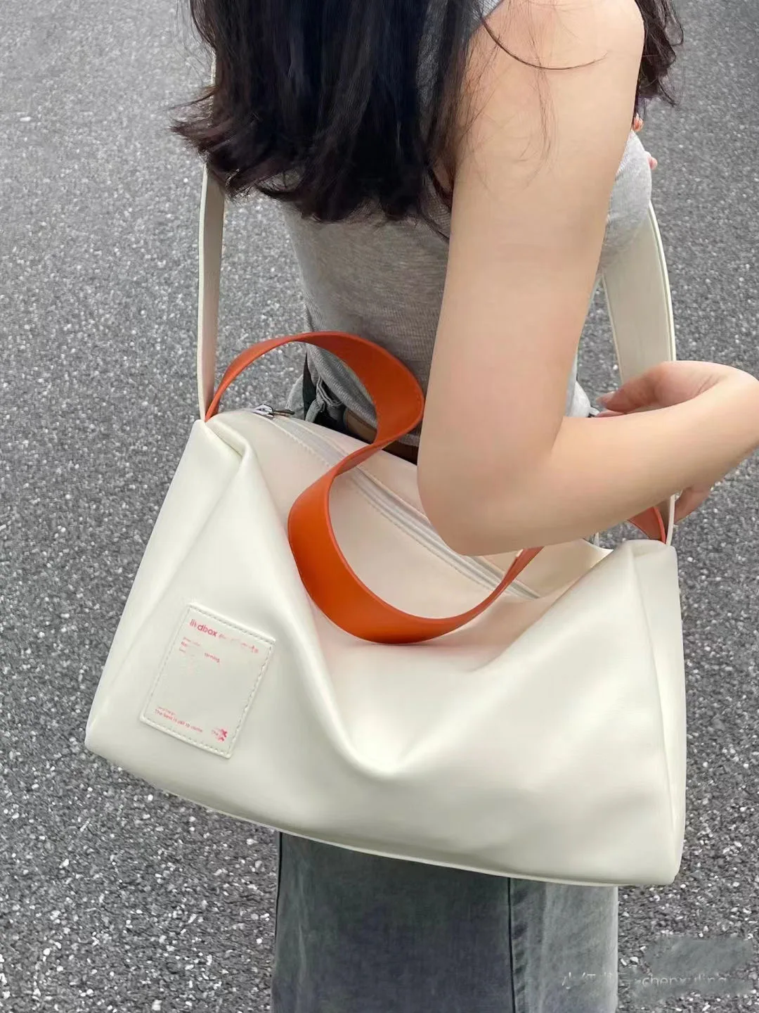 Crossbody bag for women's leisure sports fitness large capacity travel PU shoulder bag commuting bag Summer bags
Crossbody bag for women's leisure sports fitness large capacity travel PU shoulder bag commuting bag Summer bags