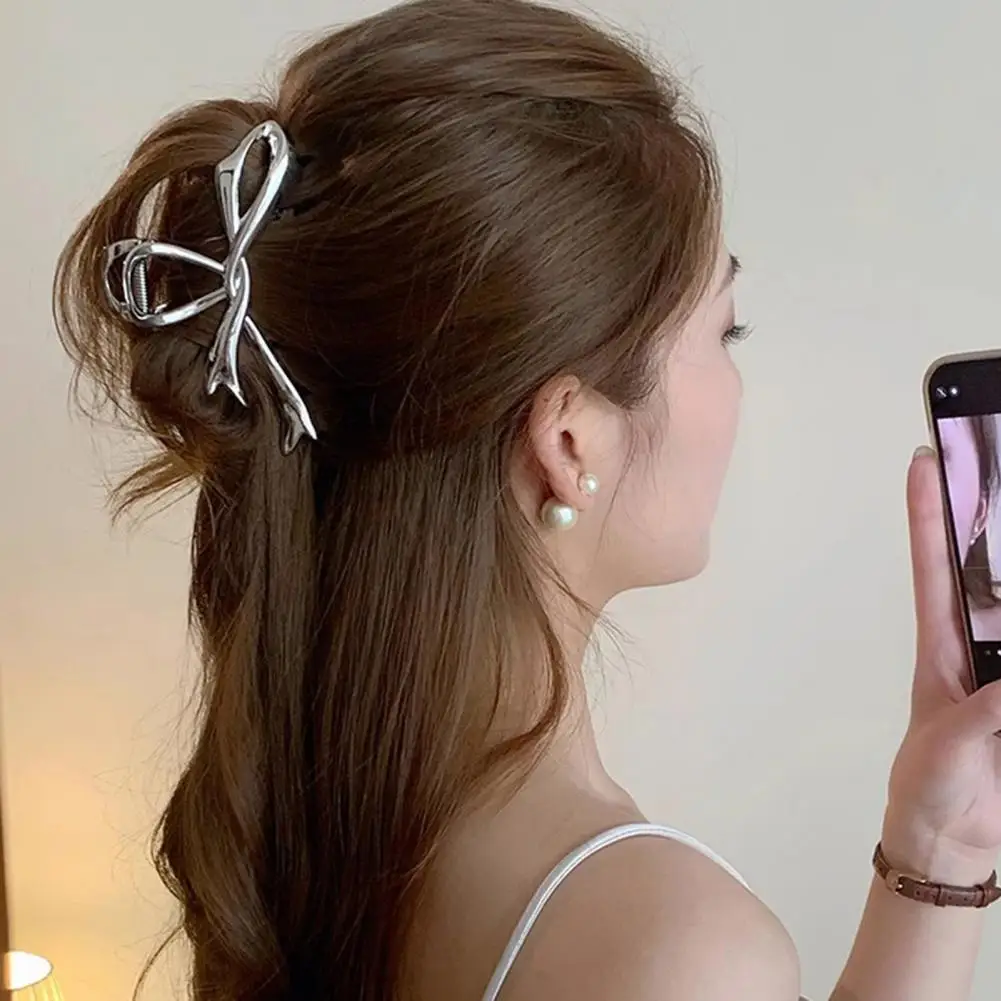 Alloy Hair Clip Polished Stainless Women's Hair Claw with Bow Shape Hollow Out Strong Anti-slip Elastic Spring Lady Hair Clamp
Alloy Hair Clip Polished Stainless Women's Hair Claw with Bow Shape Hollow Out Strong Anti-slip Elastic Spring Lady Hair Clamp