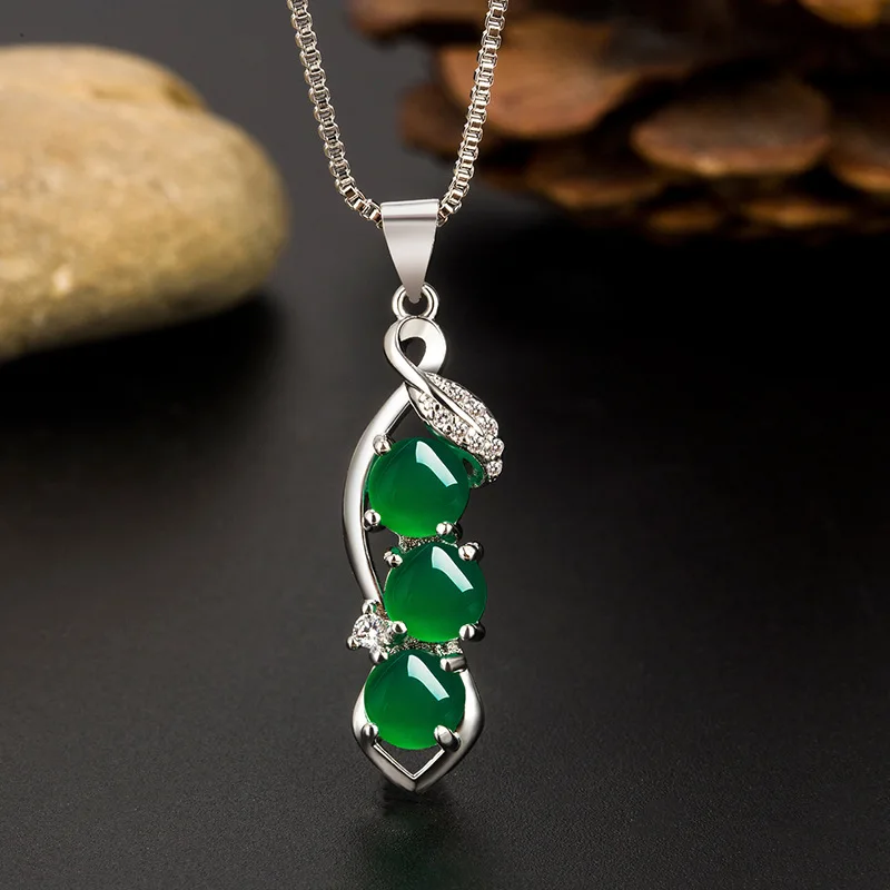 

Natural Agate Jade Green Chalcedony Green Beans Pendant Necklace Fashion Retro Style Charming S925 Silver Jewelry Gift for Women